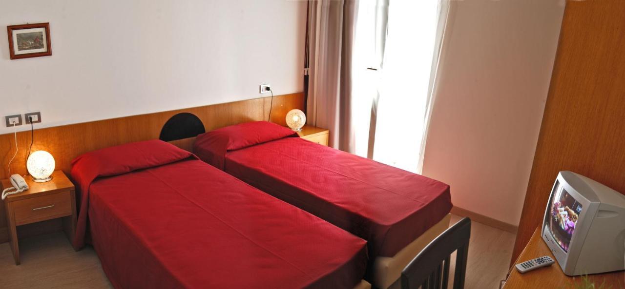 Hotel Morolli Rimini Exterior foto