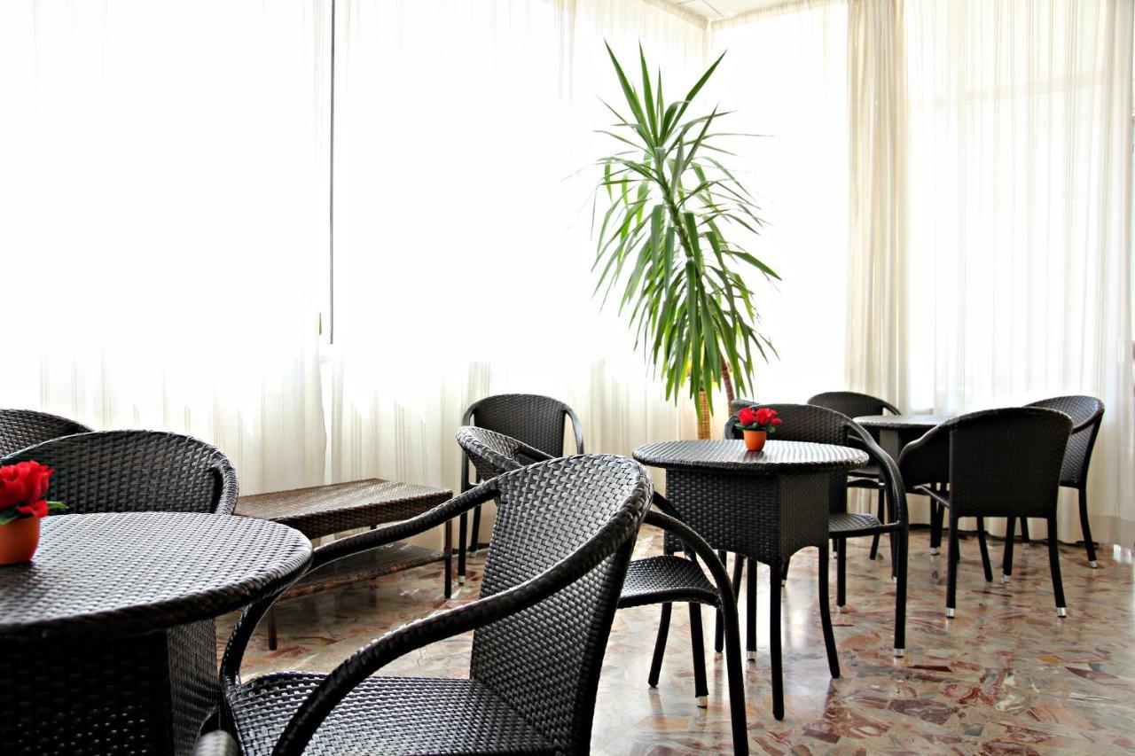 Hotel Morolli Rimini Exterior foto